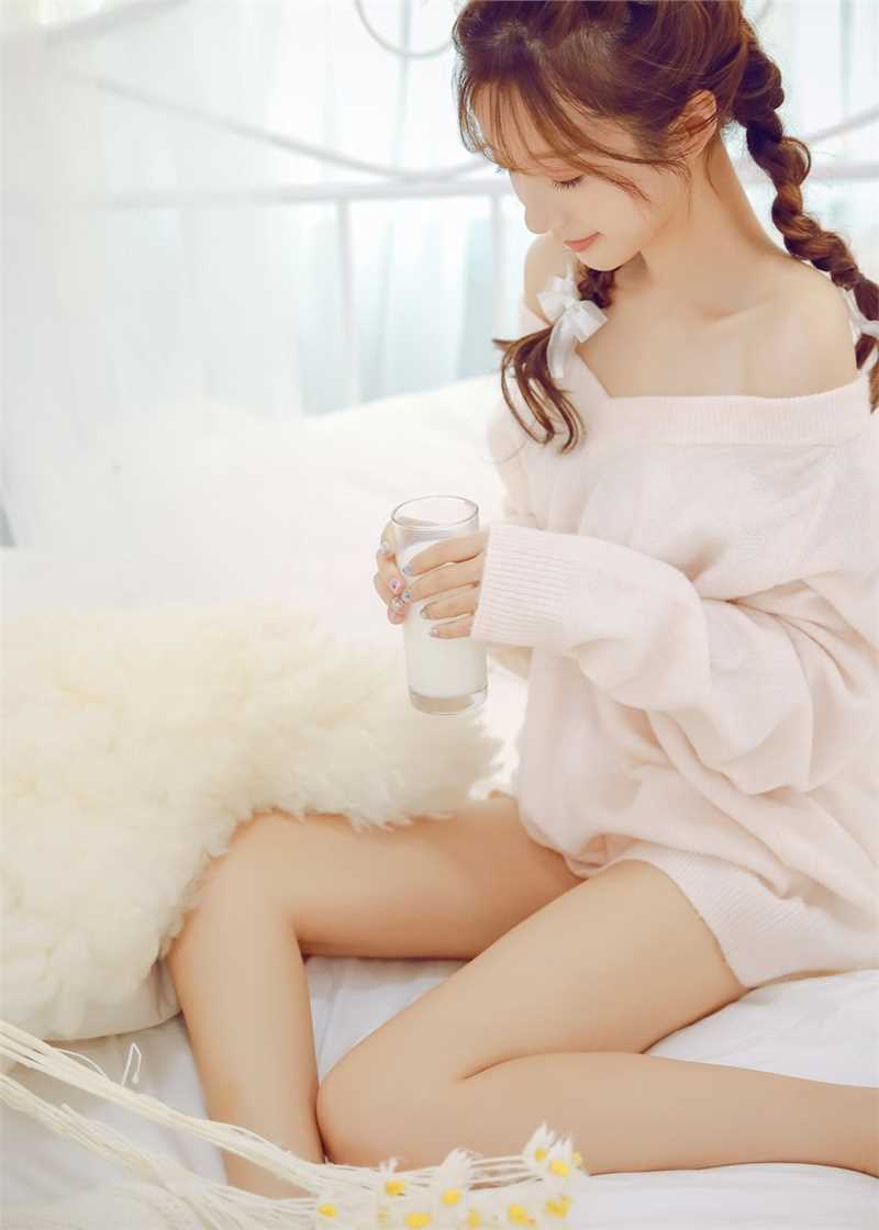 特别专辑麻花辫美女露肩毛衣甜美清纯养眼素人生活照图片