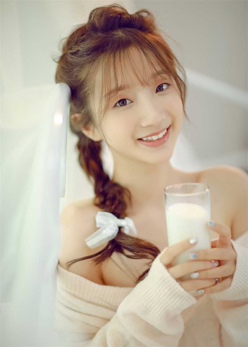 特别专辑麻花辫美女露肩毛衣甜美清纯养眼素人生活照图片