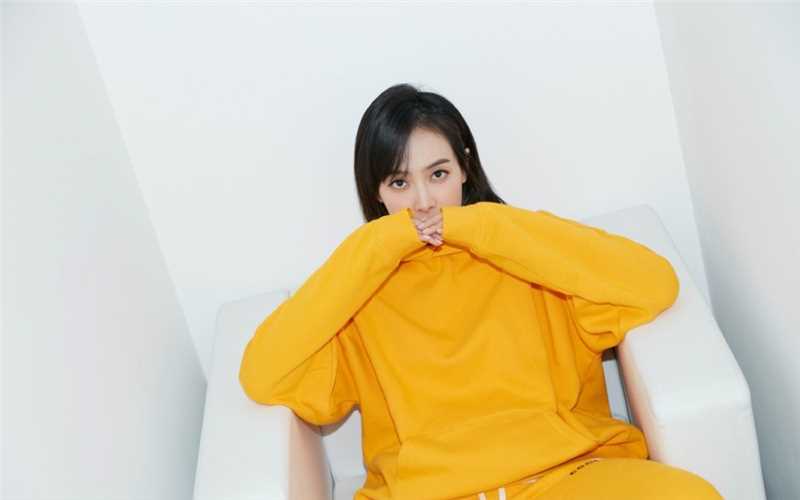 精选活力阳光美女宋茜显眼卫衣清爽运动风格时尚图册