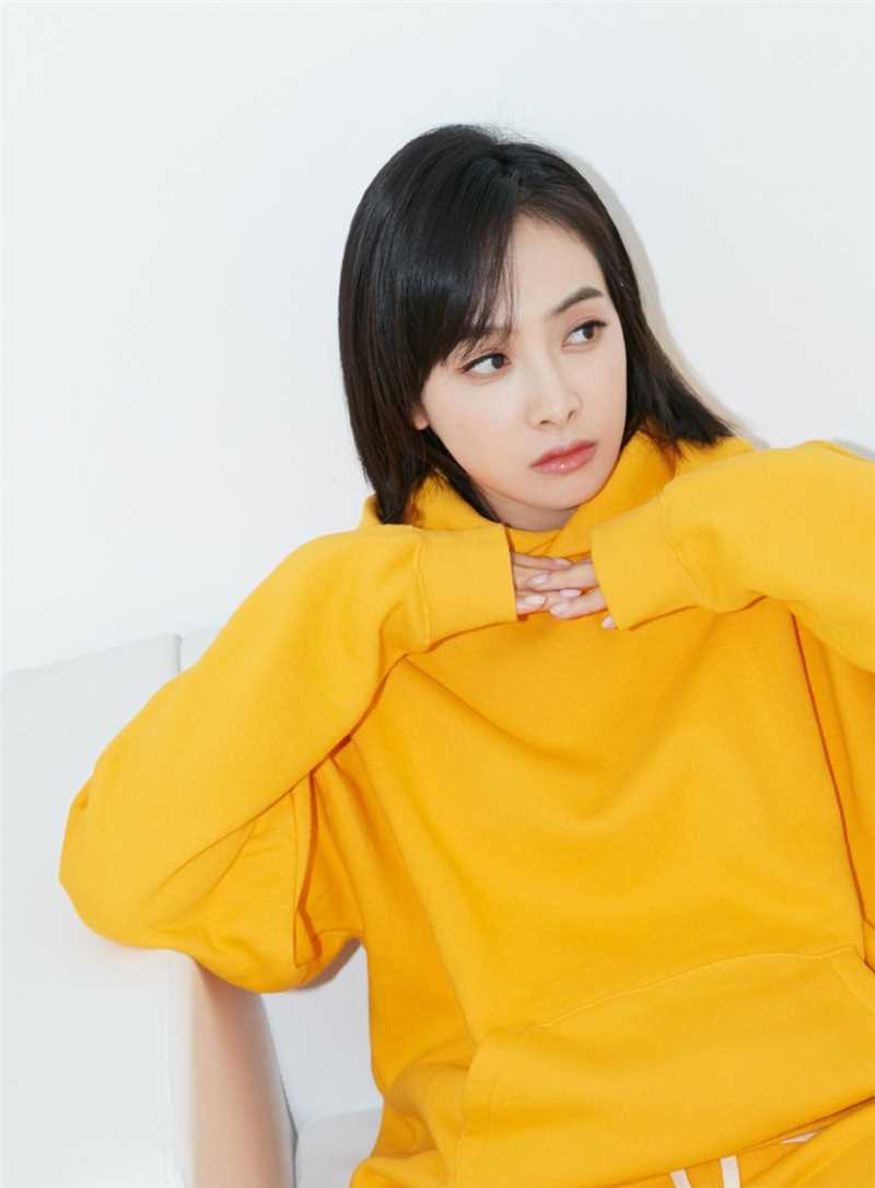 精选活力阳光美女宋茜显眼卫衣清爽运动风格时尚图册