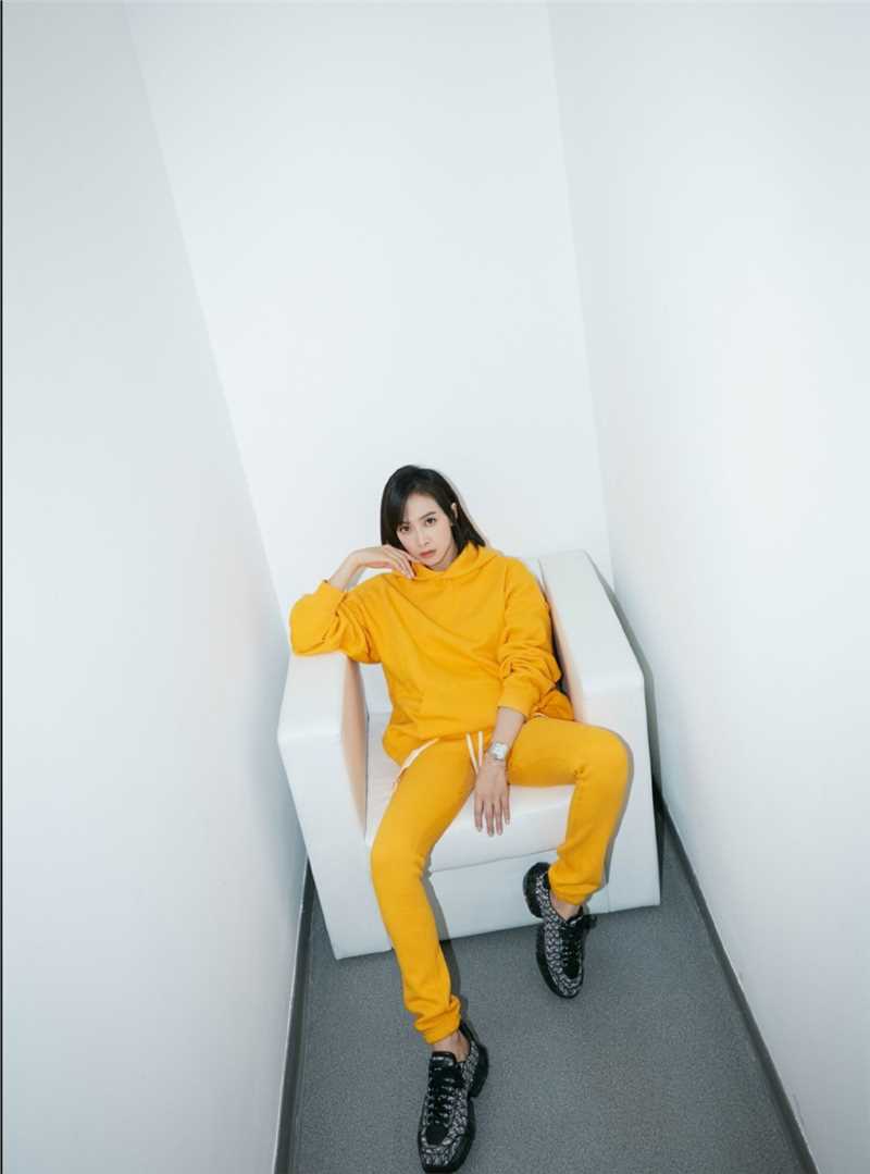 精选活力阳光美女宋茜显眼卫衣清爽运动风格时尚图册