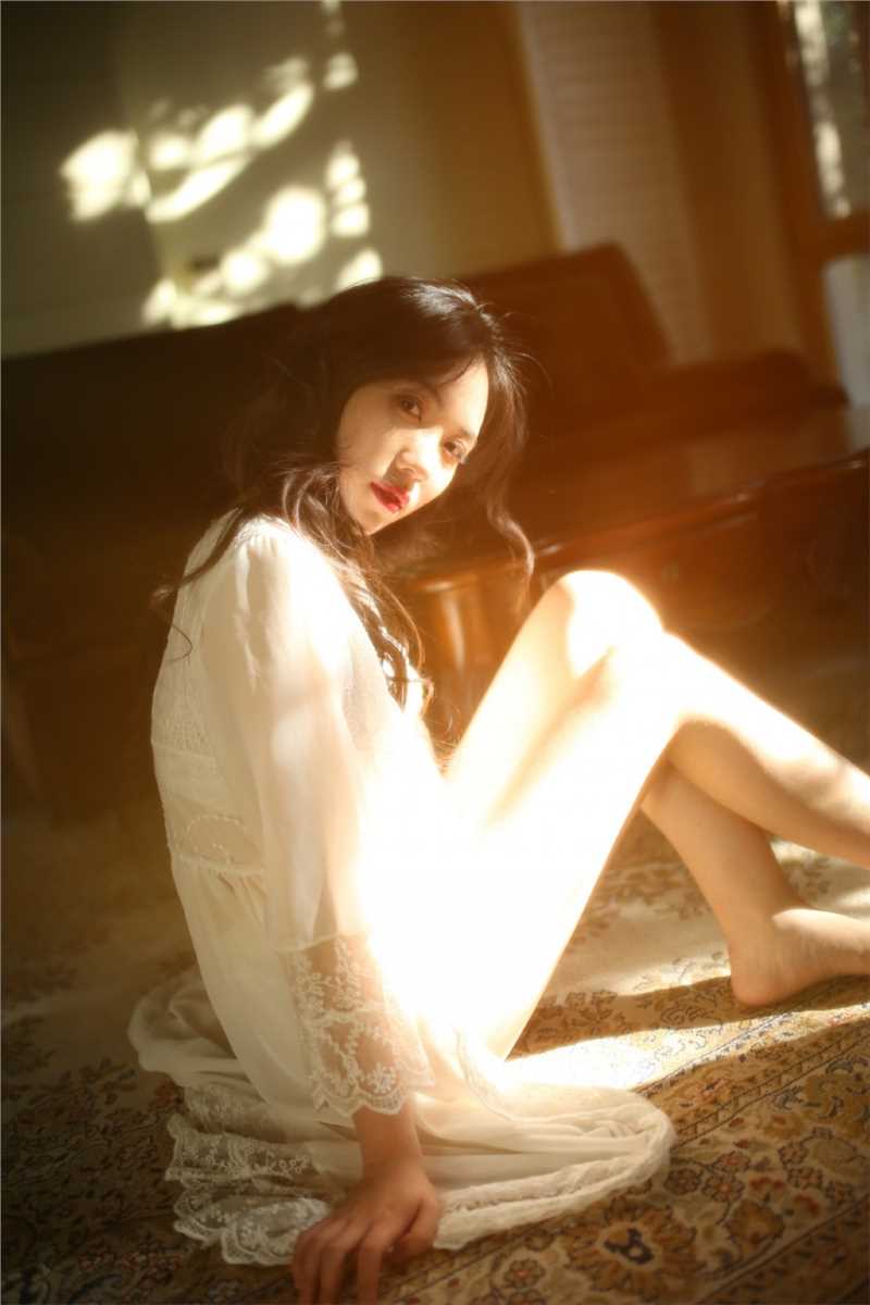 精选风情万种的美艳性感蕾丝情趣内内阳光下养眼摄影图册