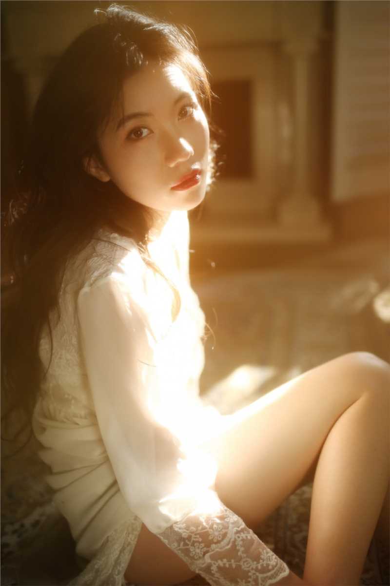 精选风情万种的美艳性感蕾丝情趣内内阳光下养眼摄影图册