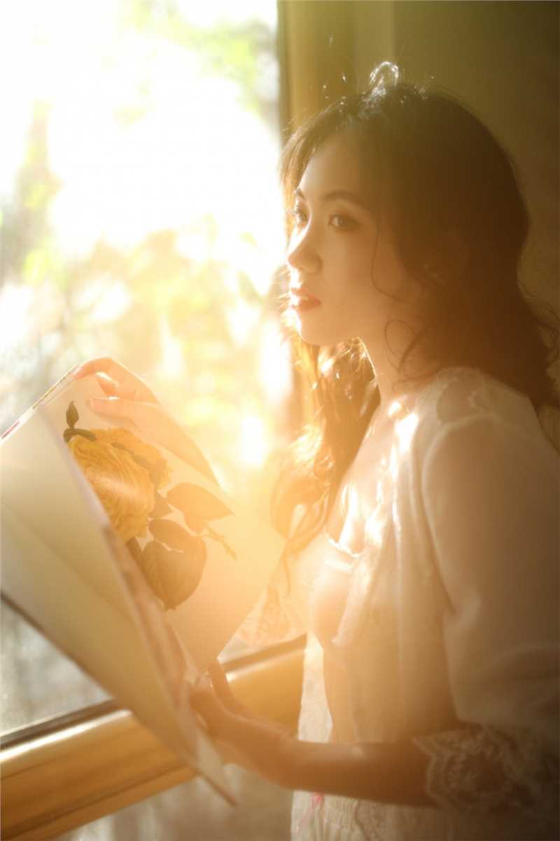 精选风情万种的美艳性感蕾丝情趣内内阳光下养眼摄影图册