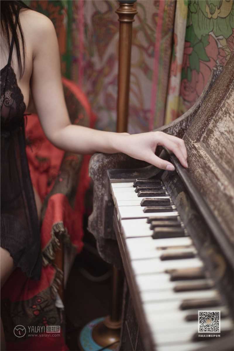 高清肥臀波涛妻子极品透视情趣睡衣性感黑丝高清成年美女图片图集