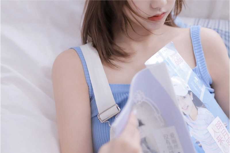 最新姿态优雅迷人的美女身材苗条性感小蛮腰养眼妹子图壁纸