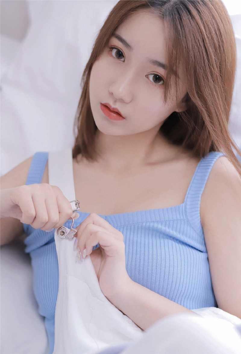 最新姿态优雅迷人的美女身材苗条性感小蛮腰养眼妹子图壁纸