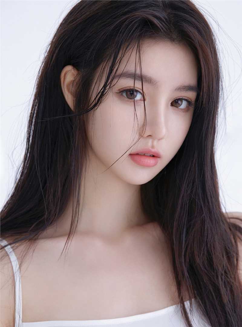 特别专辑性感勾魂的吊带大美女香肩白皙美眸灵动可爱女生照片图片