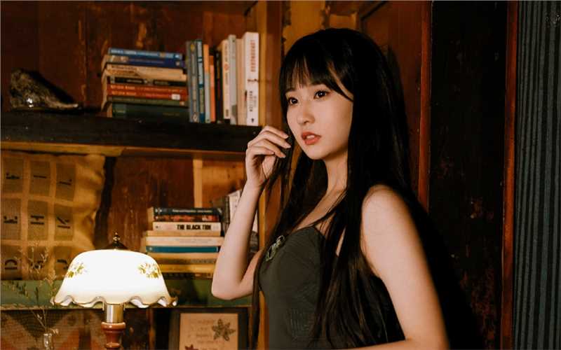 优质成熟诱人的优雅淑女吊带香肩妩媚性感的美女相册