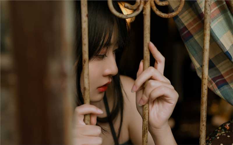 优质成熟诱人的优雅淑女吊带香肩妩媚性感的美女相册