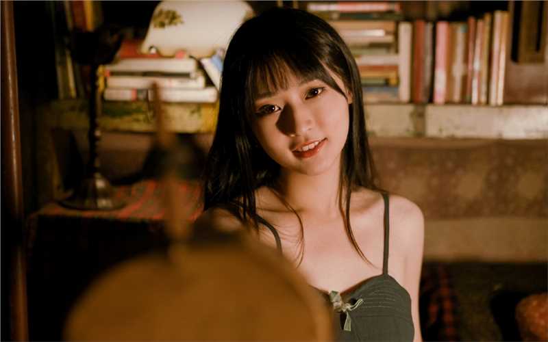 优质成熟诱人的优雅淑女吊带香肩妩媚性感的美女相册