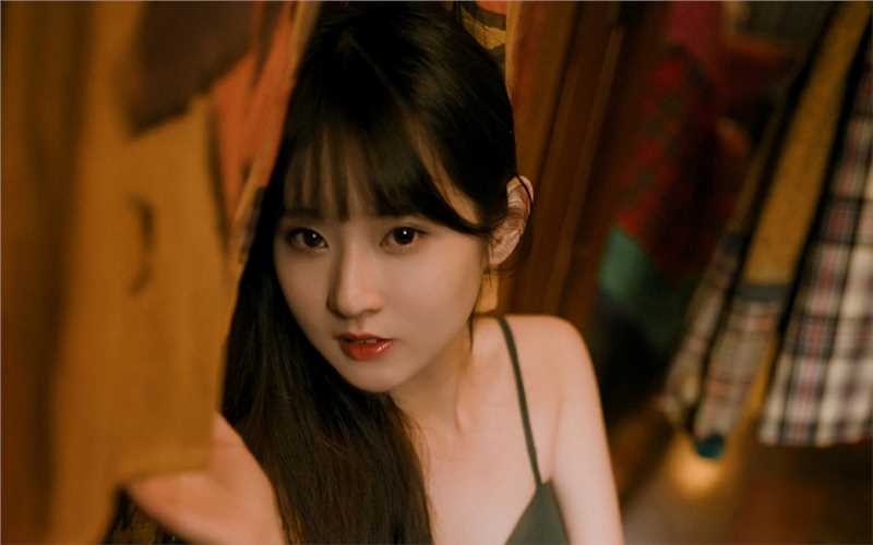 优质成熟诱人的优雅淑女吊带香肩妩媚性感的美女相册