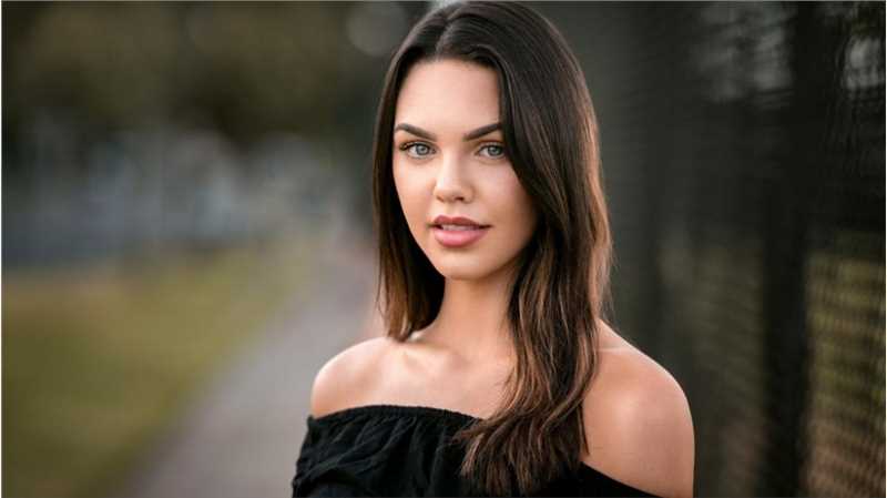 欧美辣妹身材凹凸有致性感惹火的高清成年美女图片