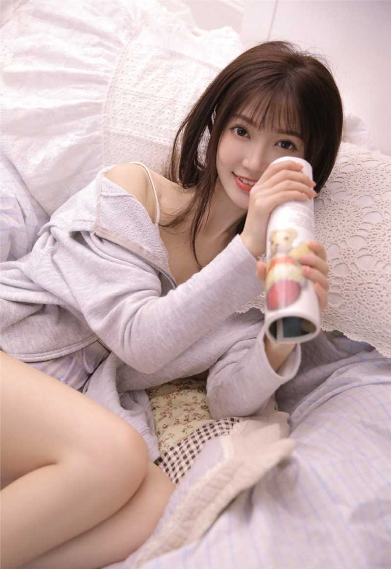 高清宅男女神卫衣吊带大长腿养眼清纯图片图集