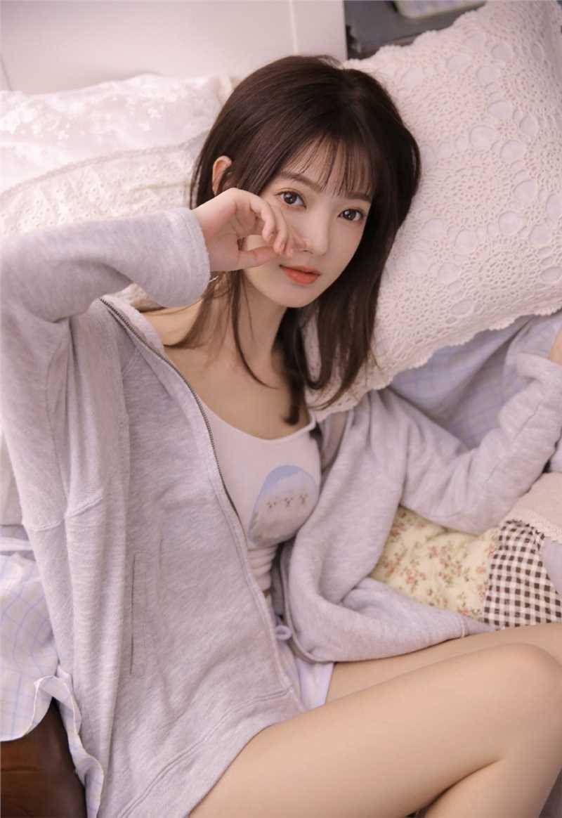 高清宅男女神卫衣吊带大长腿养眼清纯图片图集