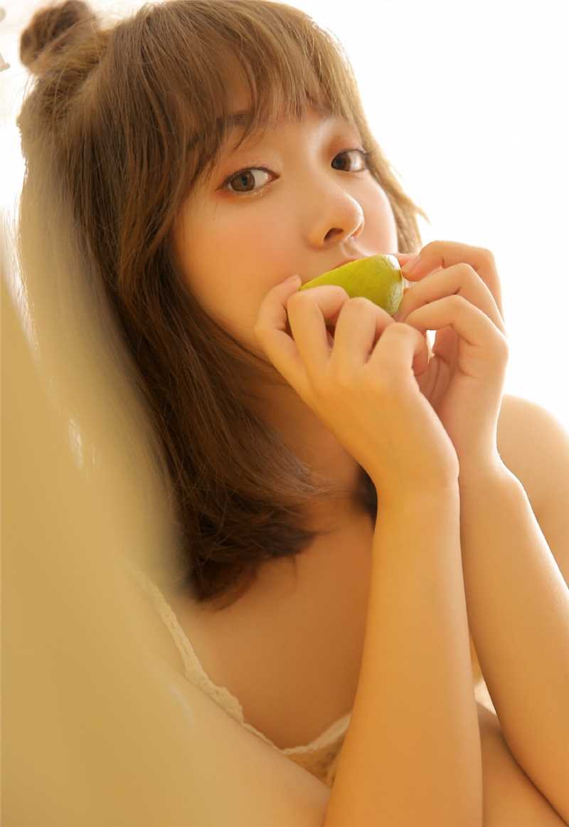 优质甜美女孩娇羞可人明眸皓齿的长相诱人美女裸图图片