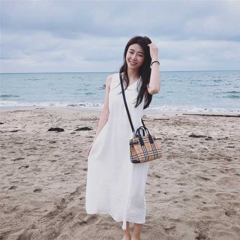 最新韩国气质甜美软妹子大长腿小清新私房照图库图集