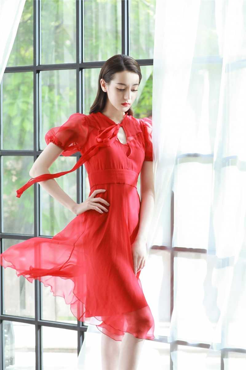 优质宅男女神迪丽热巴香艳长裙养眼优雅图片相册