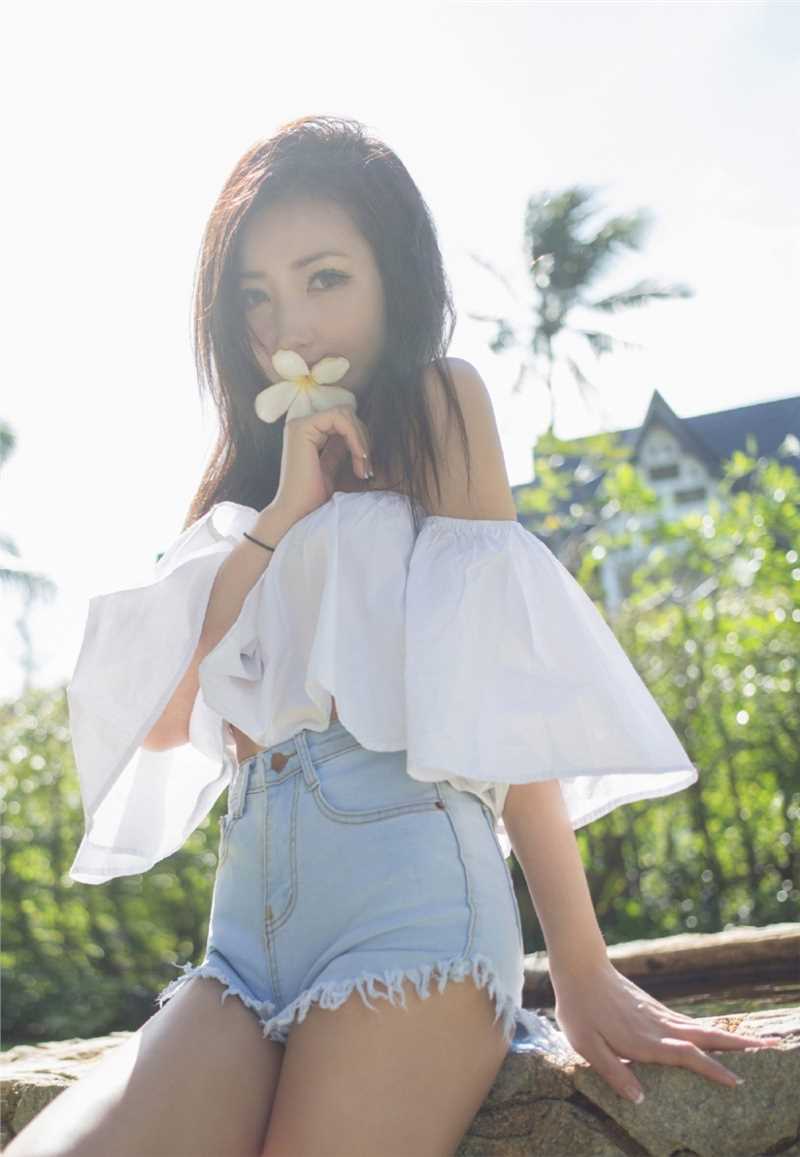 精选宅男女神户外大长腿热裤成熟妩媚养眼性感图片图册