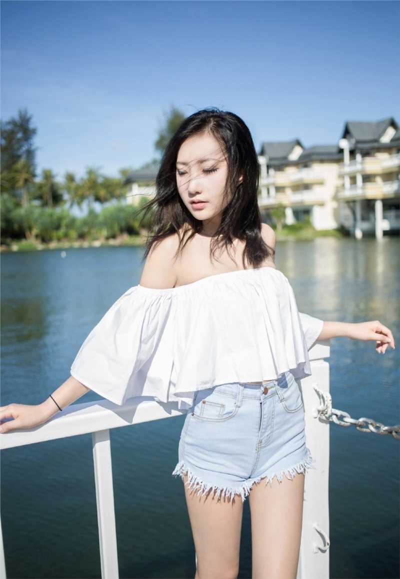 精选宅男女神户外大长腿热裤成熟妩媚养眼性感图片图册