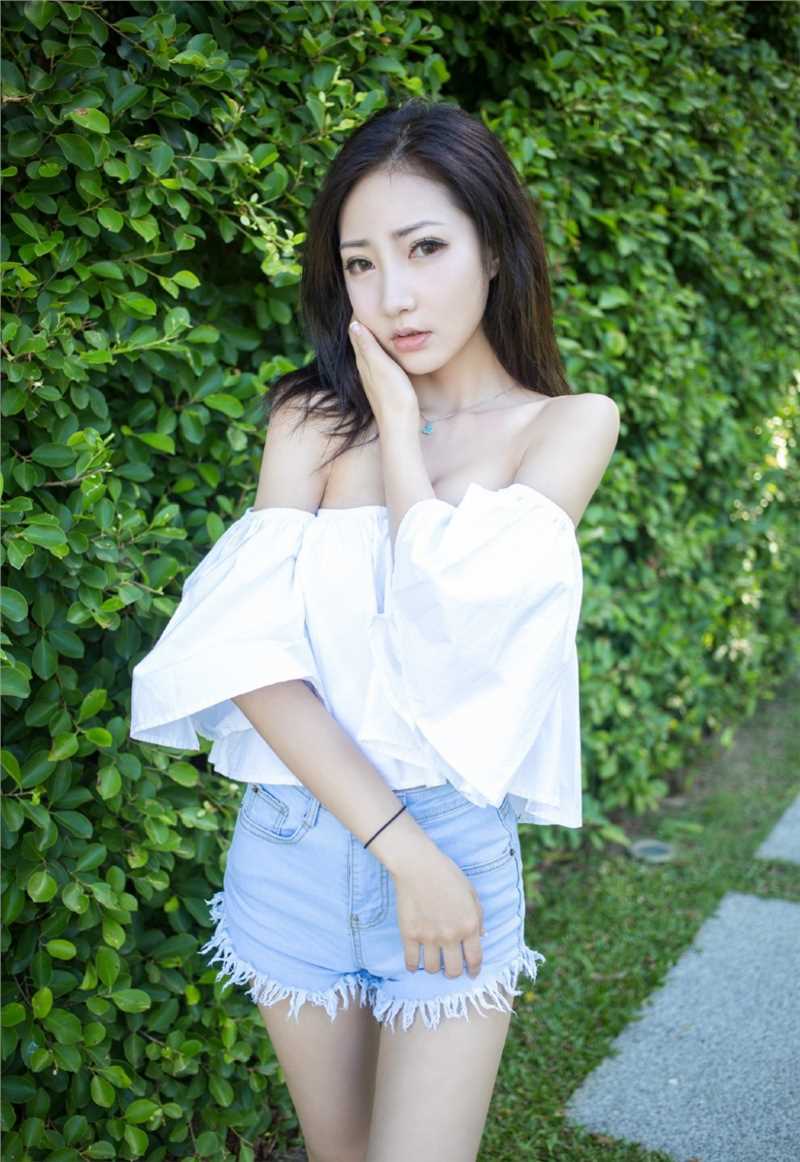 精选宅男女神户外大长腿热裤成熟妩媚养眼性感图片图册