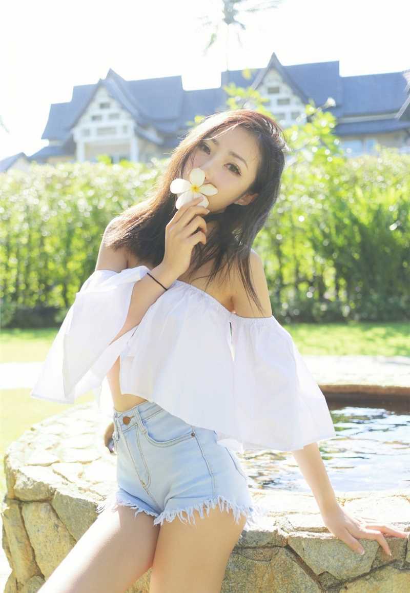 精选宅男女神户外大长腿热裤成熟妩媚养眼性感图片图册