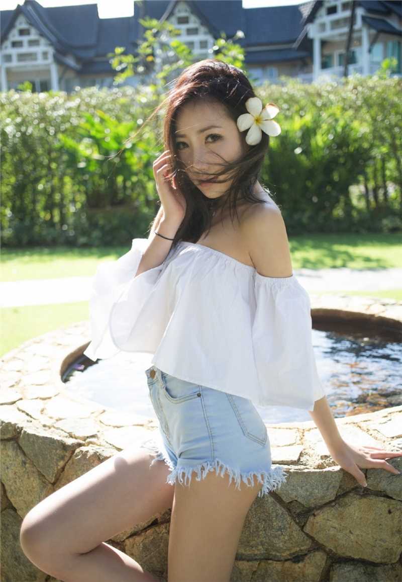 精选宅男女神户外大长腿热裤成熟妩媚养眼性感图片图册