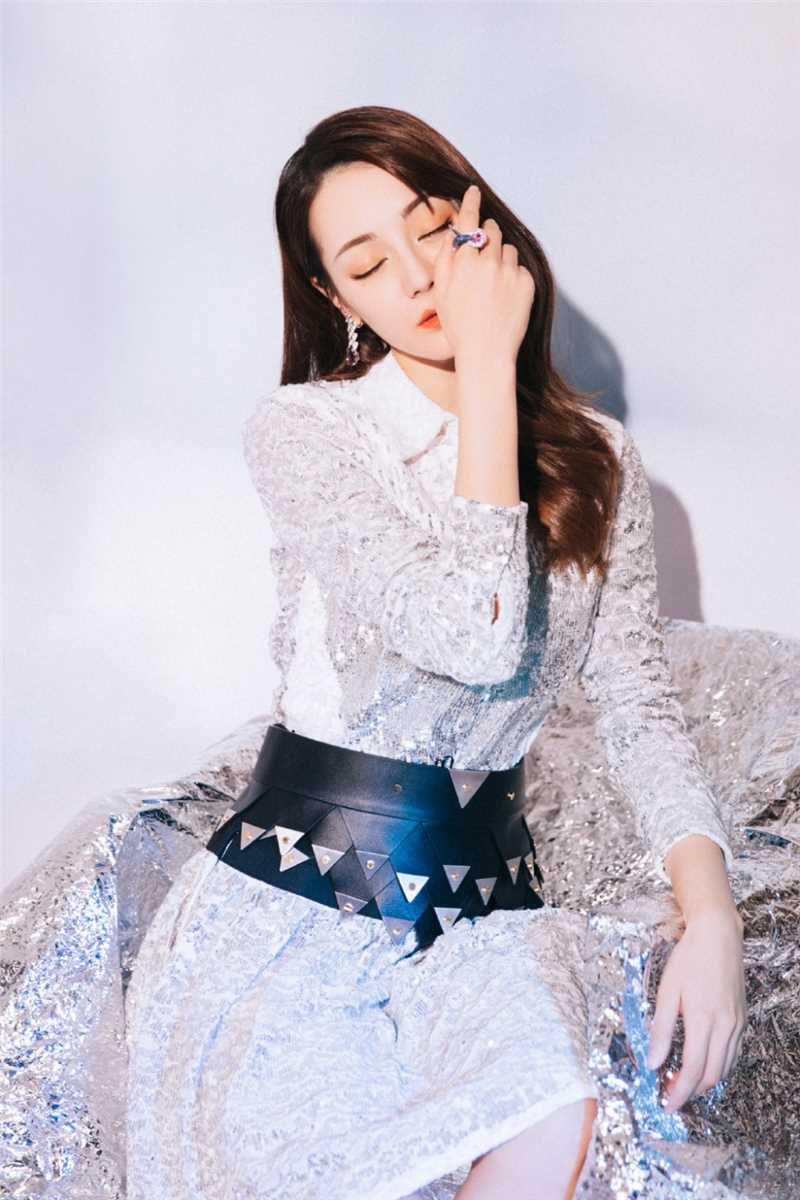 最新宅男女神御姐迪丽热巴长腿精致长裙优雅惊艳造型图片壁纸