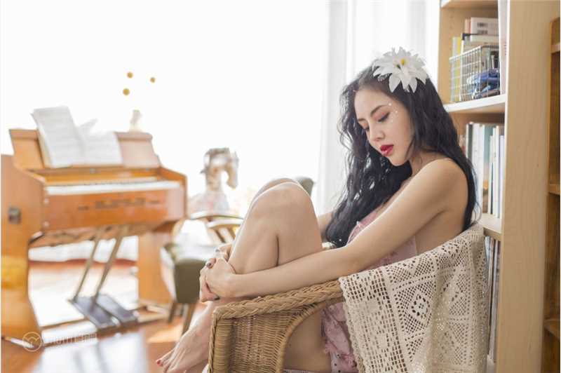 优质长腿女神薄纱身姿好妖娆裸背玉臂风情相册