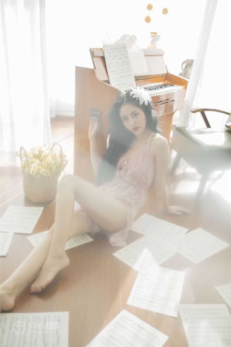 优质长腿女神薄纱身姿好妖娆裸背玉臂风情相册