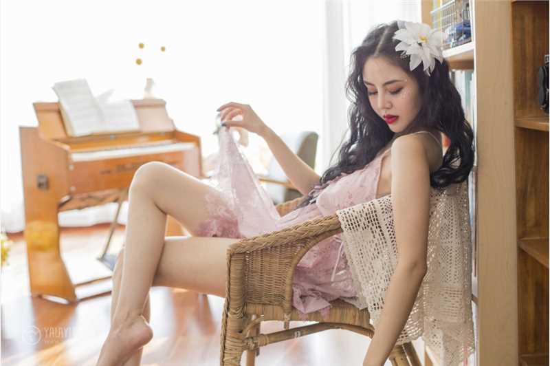 优质长腿女神薄纱身姿好妖娆裸背玉臂风情相册