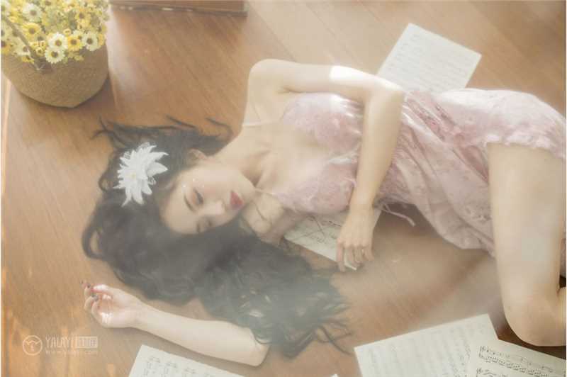 优质长腿女神薄纱身姿好妖娆裸背玉臂风情相册