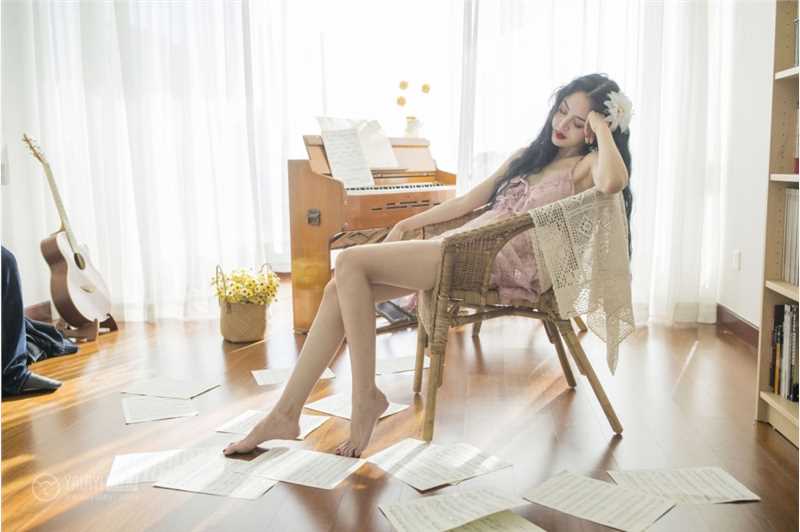 优质长腿女神薄纱身姿好妖娆裸背玉臂风情相册