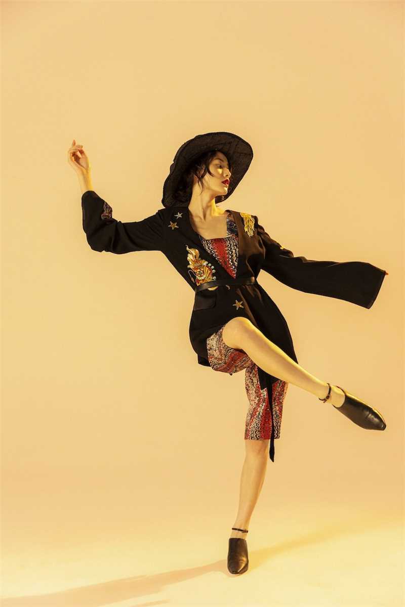 最新名媛柴碧云复古时尚成熟魅力杂志图片壁纸