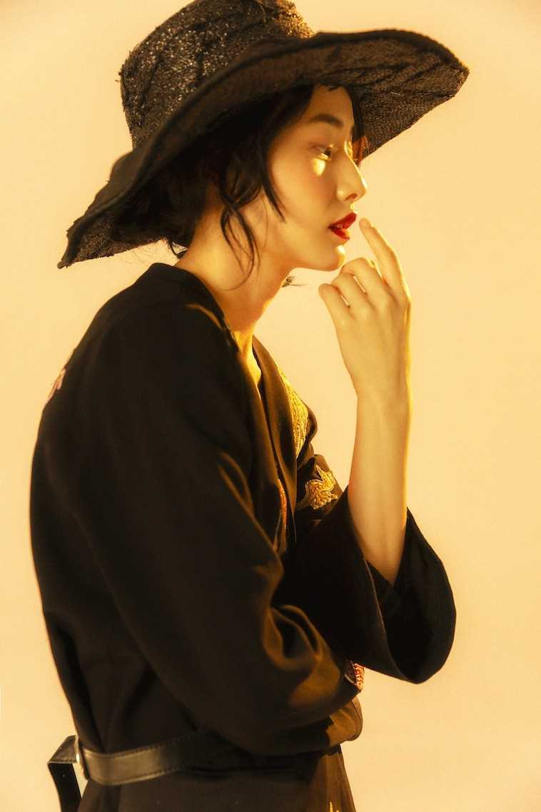 最新名媛柴碧云复古时尚成熟魅力杂志图片壁纸