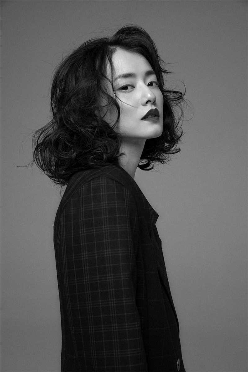 最新名媛柴碧云复古时尚成熟魅力杂志图片壁纸