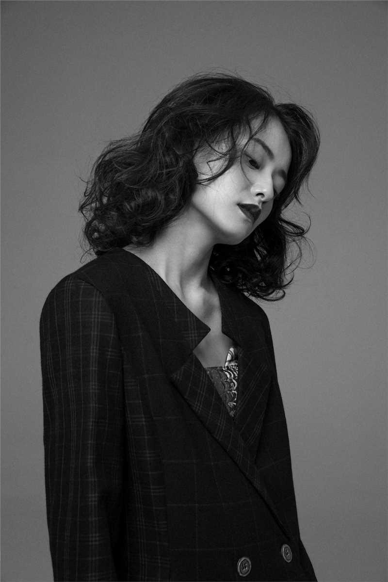 最新名媛柴碧云复古时尚成熟魅力杂志图片壁纸