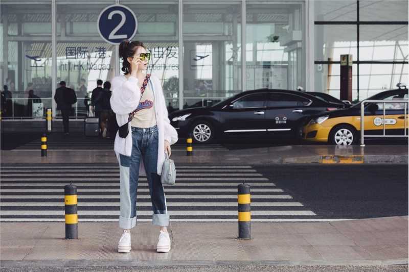 精选街拍美女万茜休闲牛仔裤时尚生活服饰图片图册