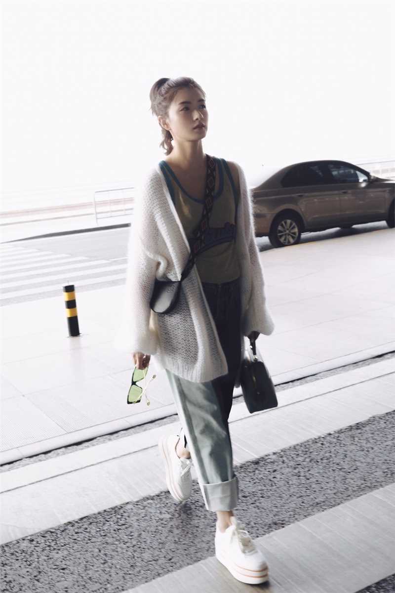 精选街拍美女万茜休闲牛仔裤时尚生活服饰图片图册