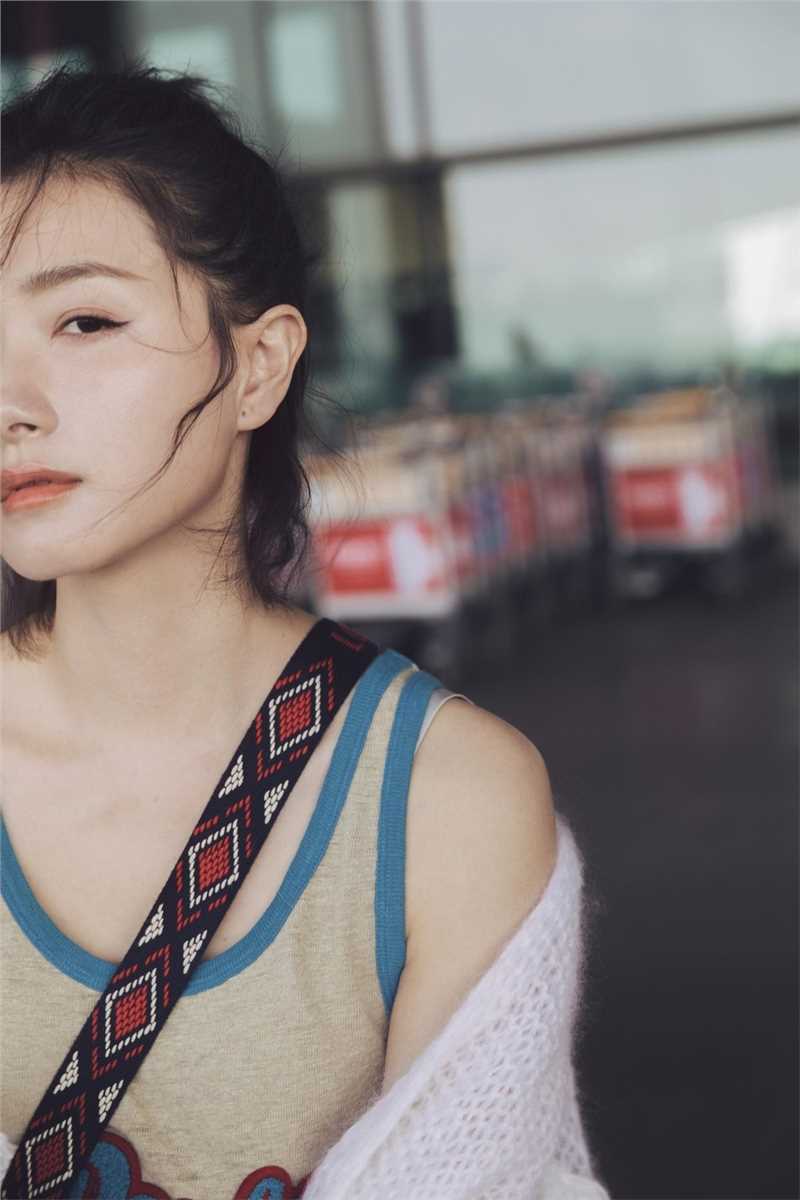 精选街拍美女万茜休闲牛仔裤时尚生活服饰图片图册