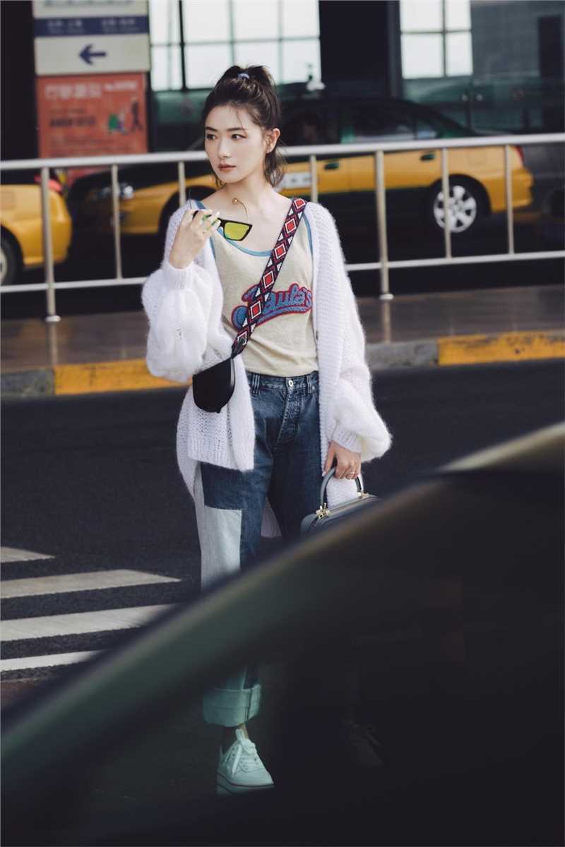 精选街拍美女万茜休闲牛仔裤时尚生活服饰图片图册