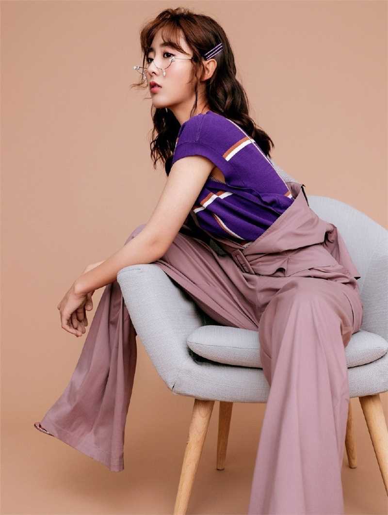 最全时尚美女邢菲率直养眼半框眼镜文艺图片壁纸