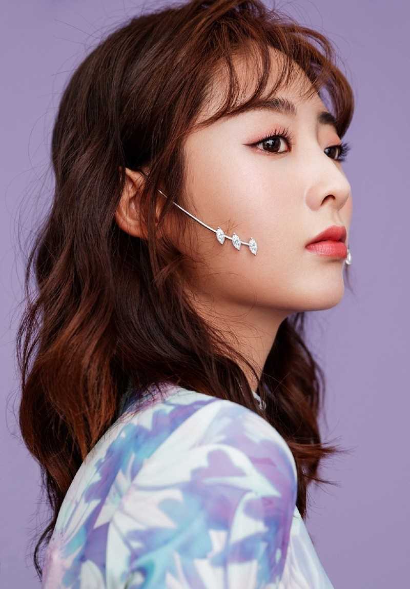 最全时尚美女邢菲率直养眼半框眼镜文艺图片壁纸