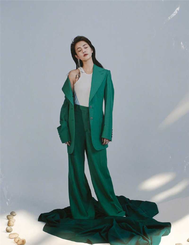 帅气御姐白鹿西装干练率直时尚杂志图片