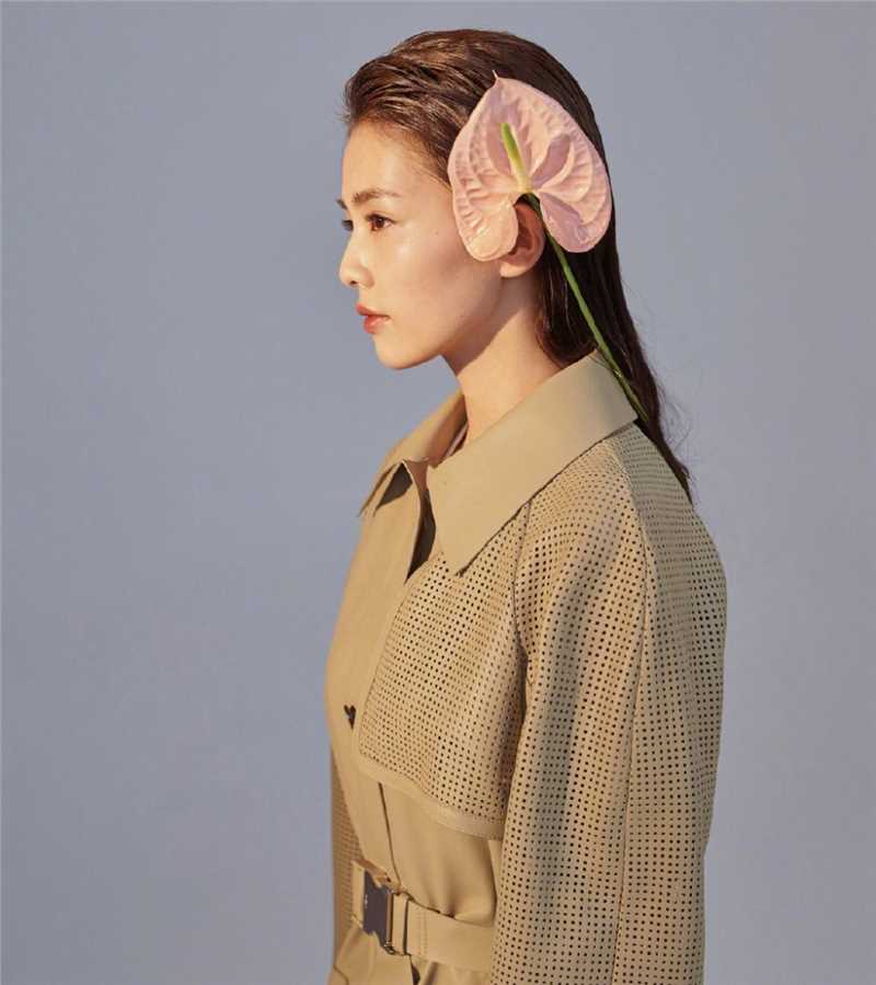 帅气御姐白鹿西装干练率直时尚杂志图片