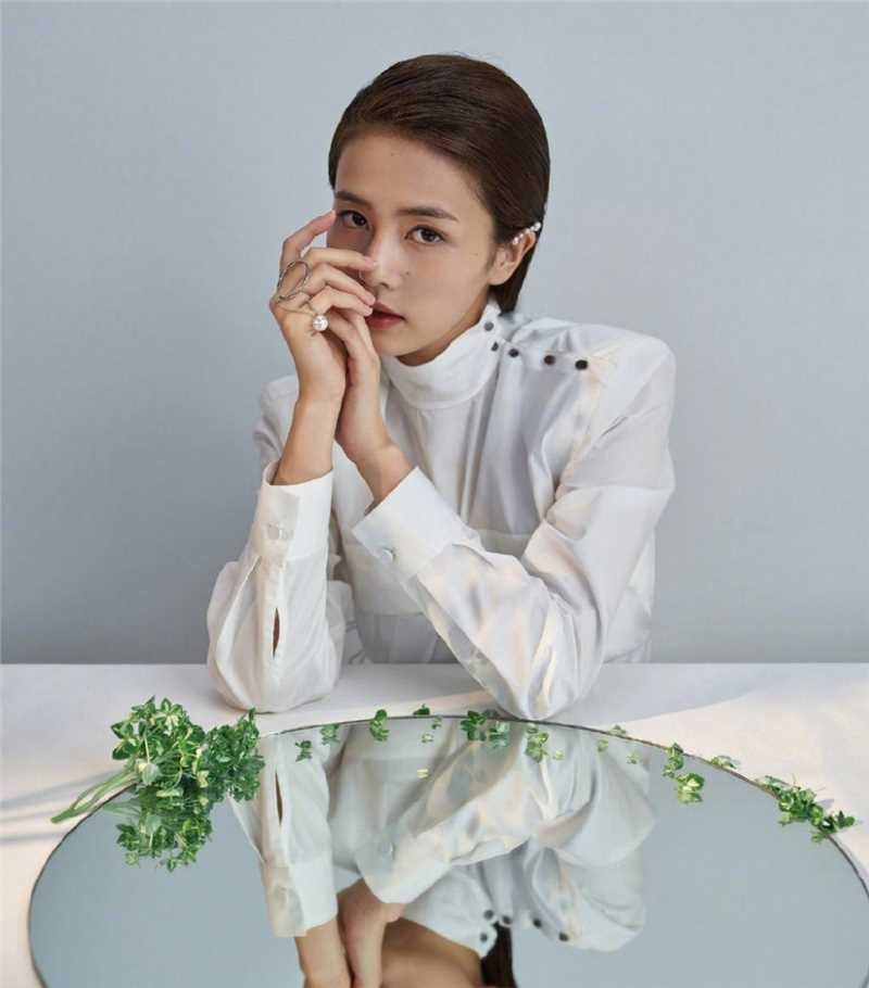 帅气御姐白鹿西装干练率直时尚杂志图片