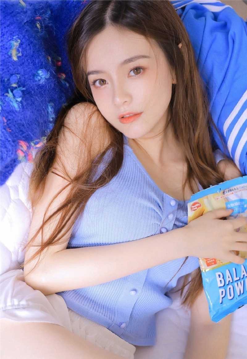 特别专辑自然素颜美女吊带热裤气质慵懒迷人性感美女成熟照图片