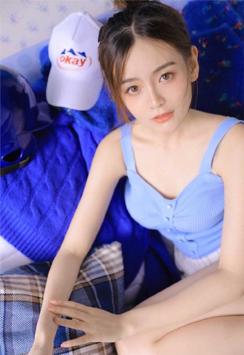 特别专辑自然素颜美女吊带热裤气质慵懒迷人性感美女成熟照图片