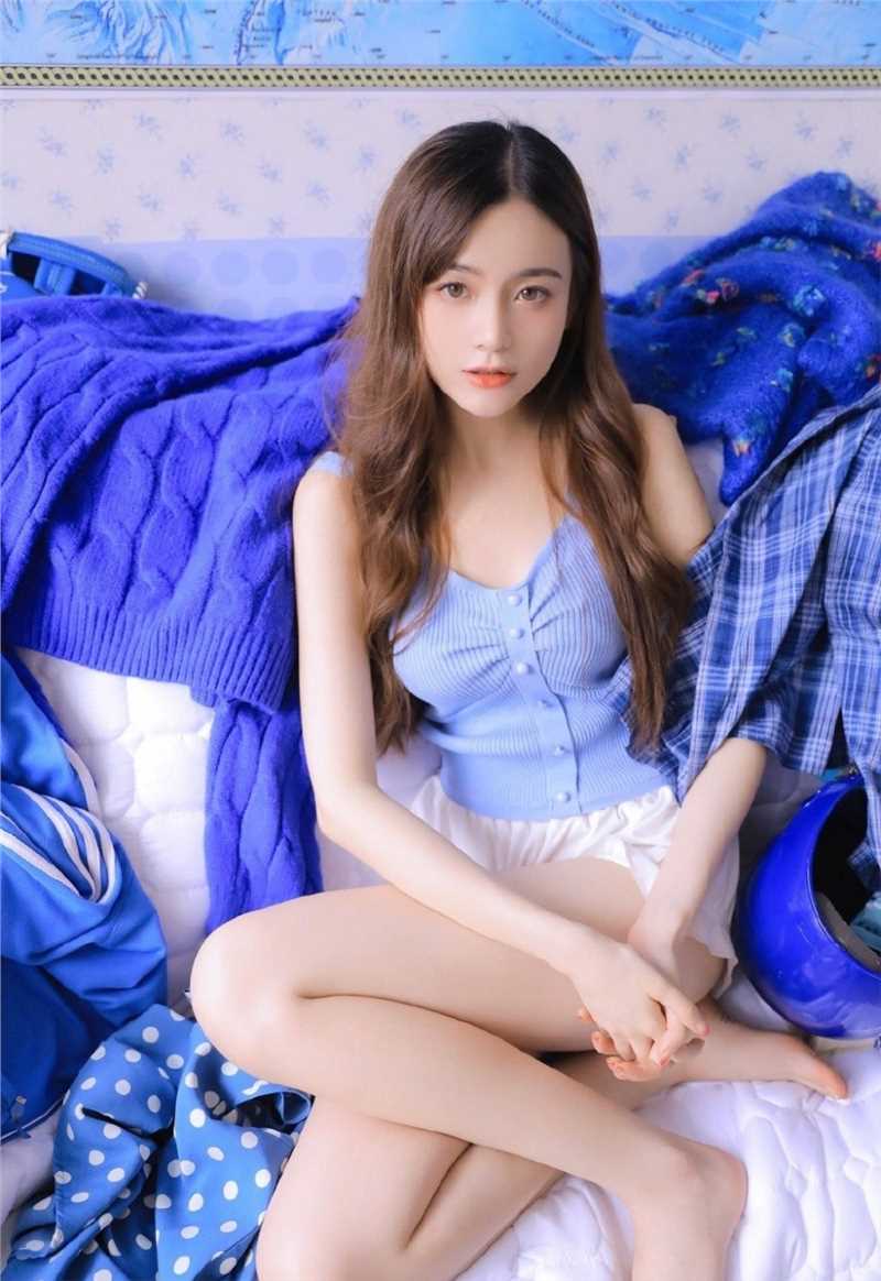 特别专辑自然素颜美女吊带热裤气质慵懒迷人性感美女成熟照图片