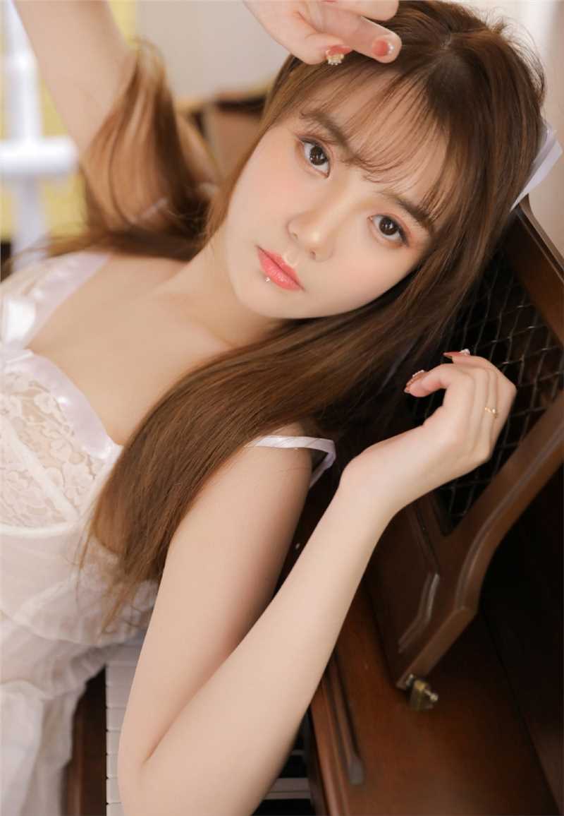 特别专辑丰满诱人的美女尤物娇艳欲滴蕾丝吊带显得性感撩人的个性图片